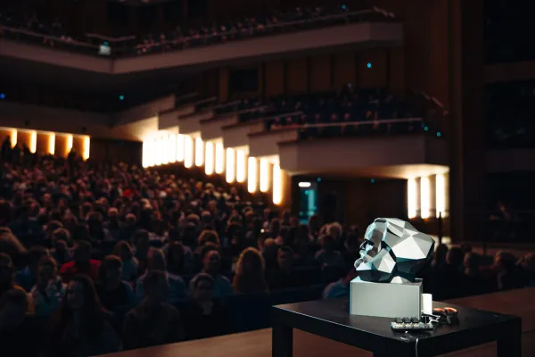 Marx Orakel in der Stadthalle